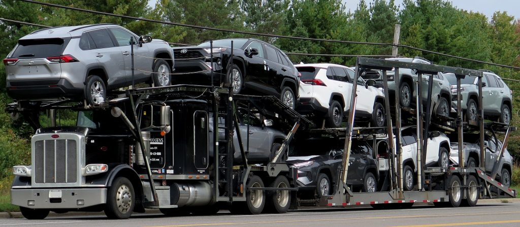Peterbilt car hauler used for professional vehicle transport