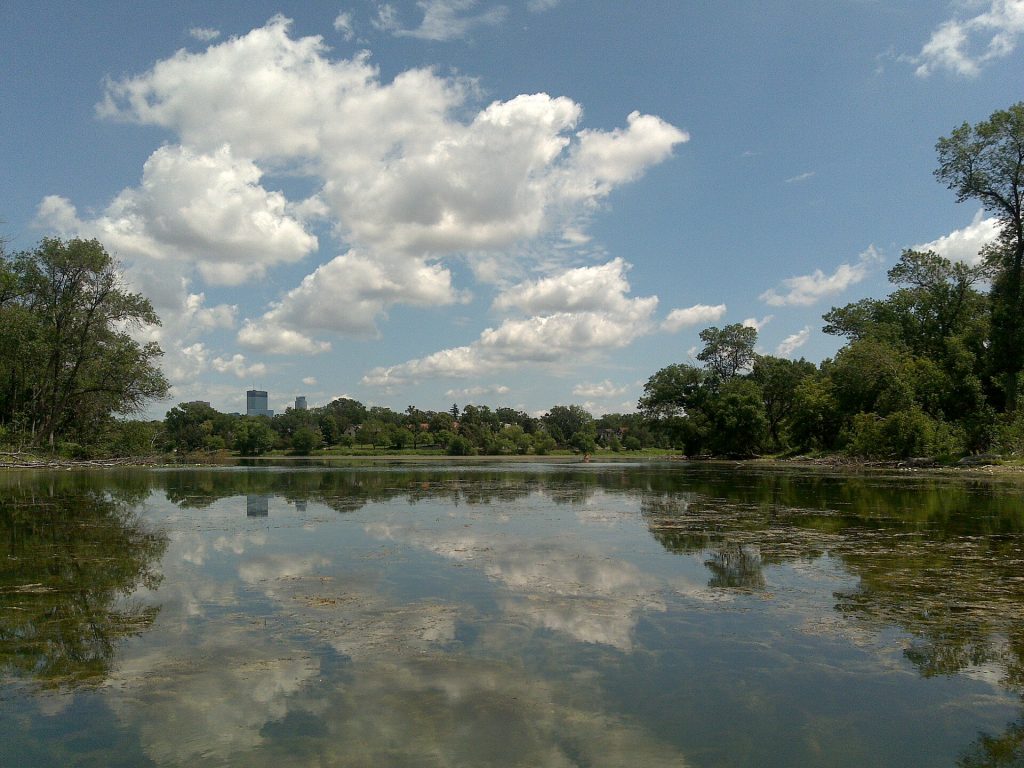 Lake of the Isles representing Minnesota auto transport